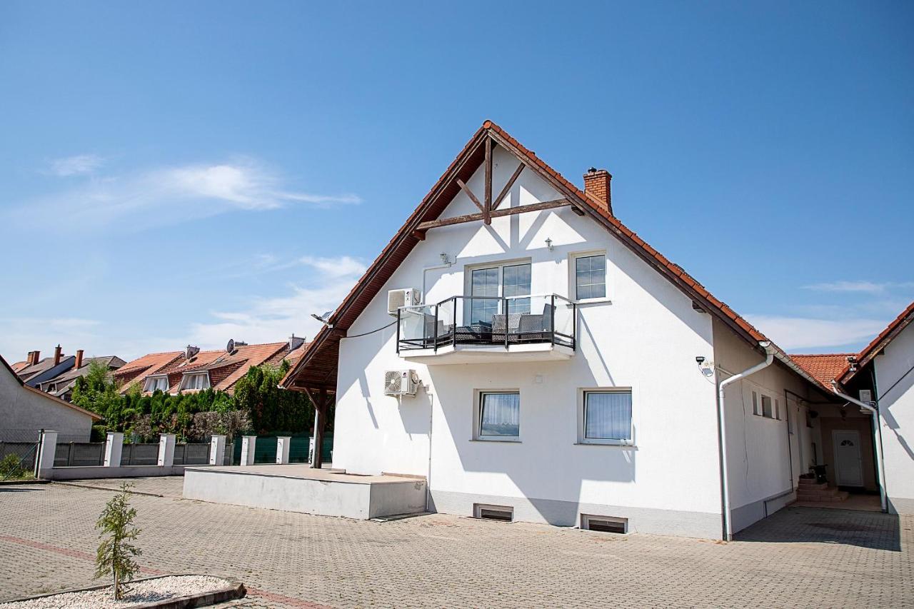 Lux Apartman Buek Exteriér fotografie